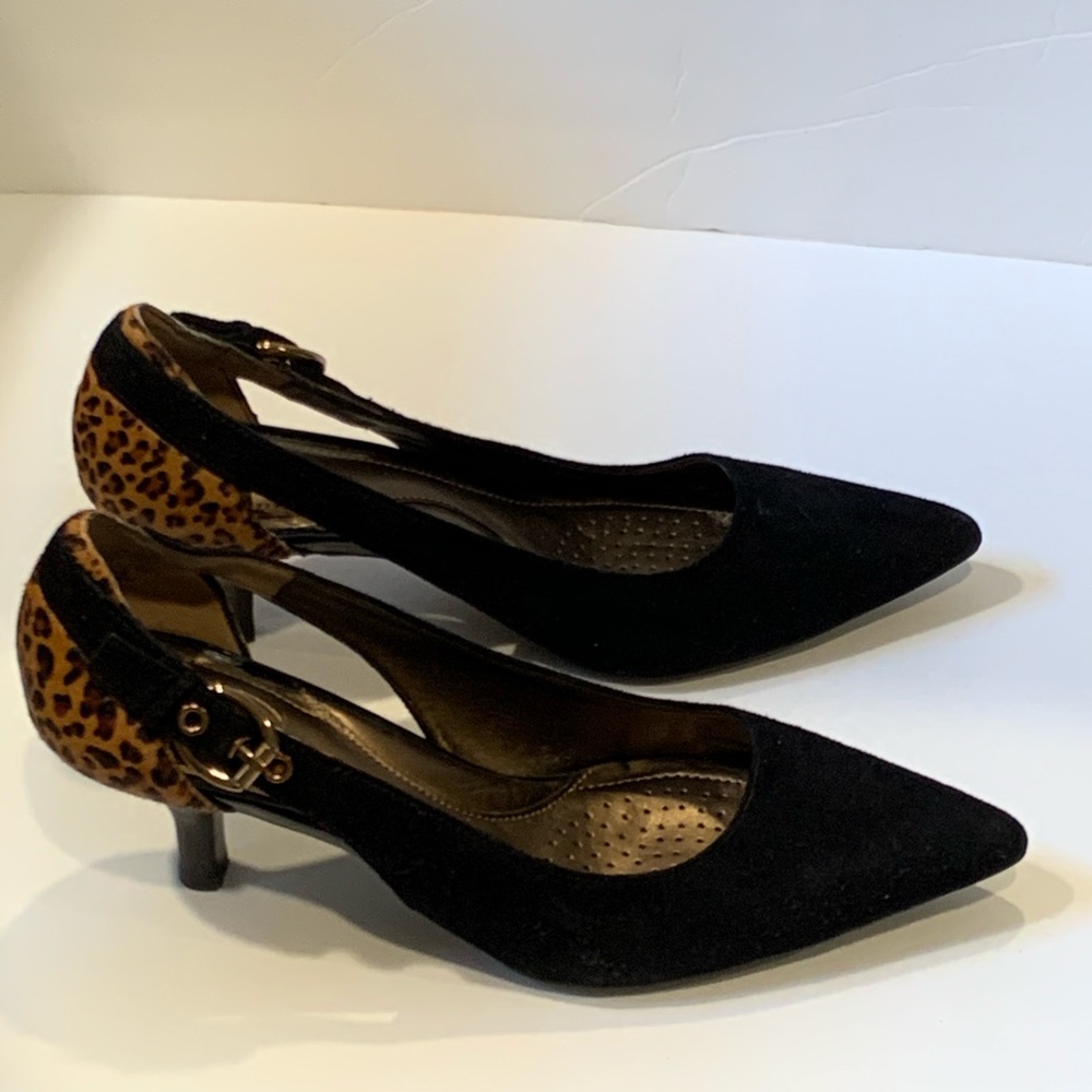 Joan & David, Pumps new